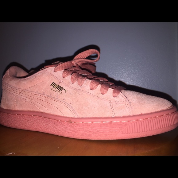 Suede Pink Pumas - Picture 3 of 5